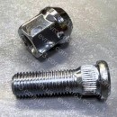 Шпилька колеса з гайкою Isuzu D-Max, Trooper, Frontera